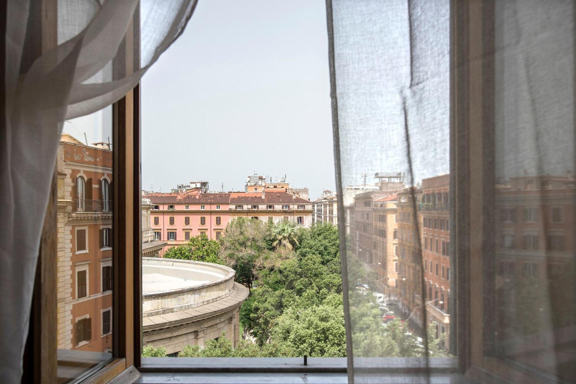 Paramount Penthouse Apartment Rom